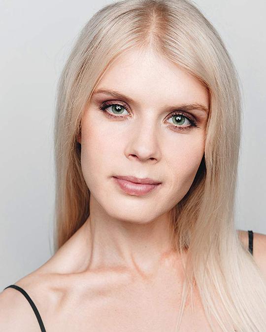 阿里娜·汤姆尼科夫 Alina Tomnikov照片