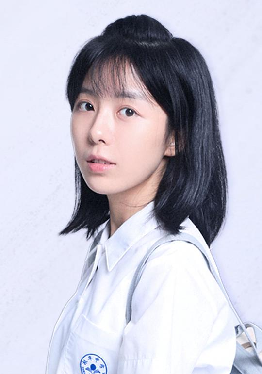 王初伊 Lingyu Wang照片