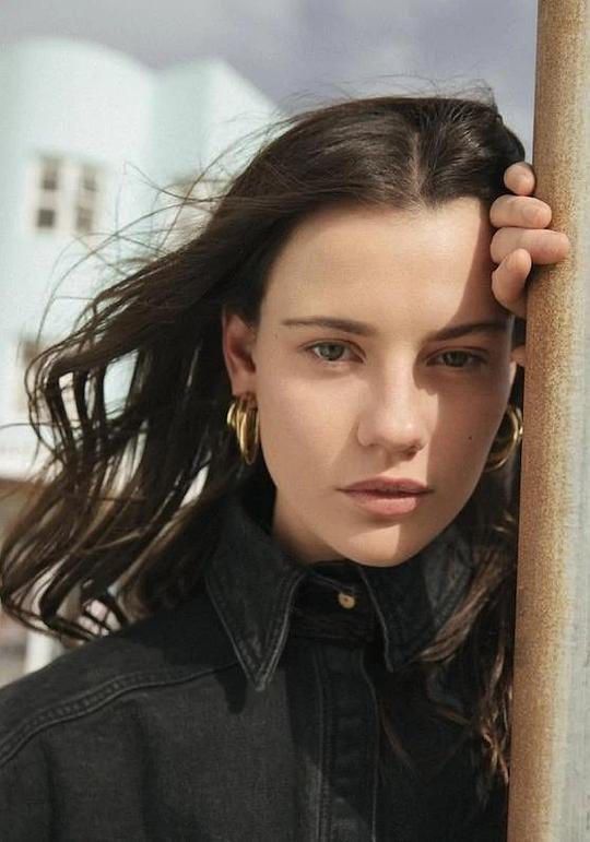 莉莉·沙利文 Lily Sullivan照片