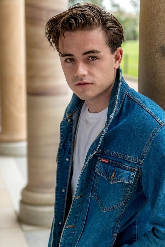 卢克·科斯格罗夫 Luke Cosgrove照片