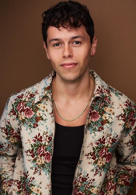 伊桑·琼斯·罗梅罗 Ethan Jones Romero照片