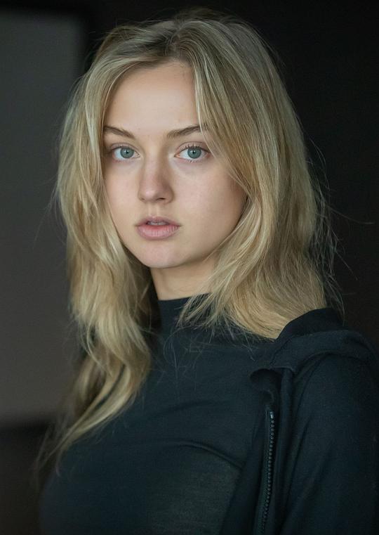 莉莉·库拉格 Lilly Krug照片