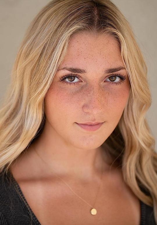 洛根·威尔逊 Logan Wilson照片