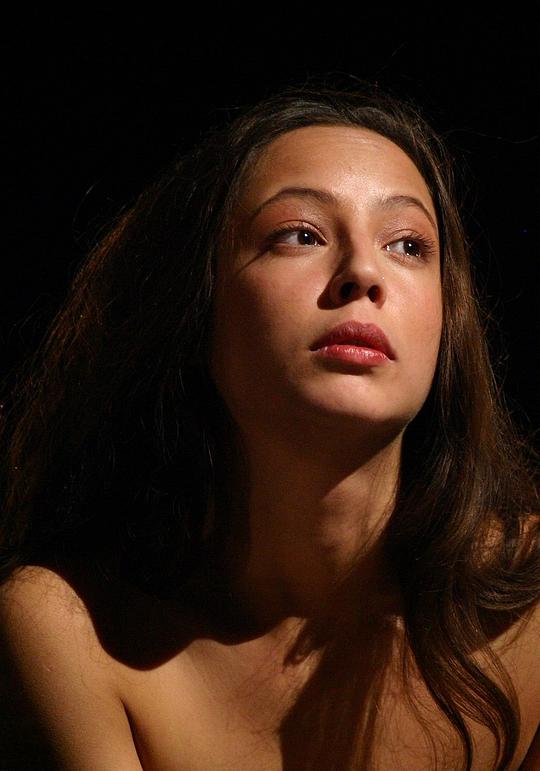 卡米拉·法乔利 Kamilla Fátyol照片