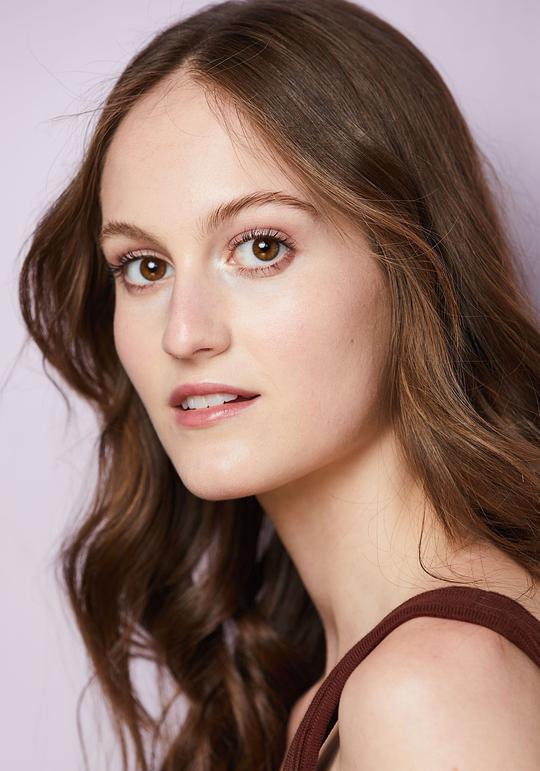 奥利维亚·希利 Olivia Healey照片