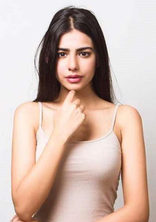 莎拉·卡哈特里 Sarah Khatri照片