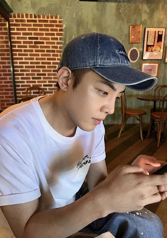 白仁宇 Baek Inu照片