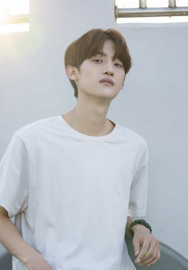 吴俊泽 Oh Jun-taek照片