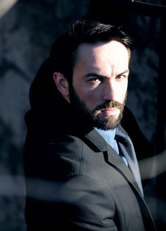 火线 Isaac Fernandez照片