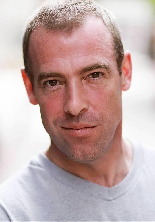 伊恩·梅里尔·皮克斯 Ian Merrill Peakes照片