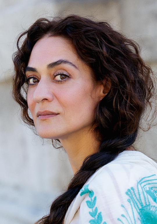 乌伊加尔·塔梅尔 Uygar Tamer照片