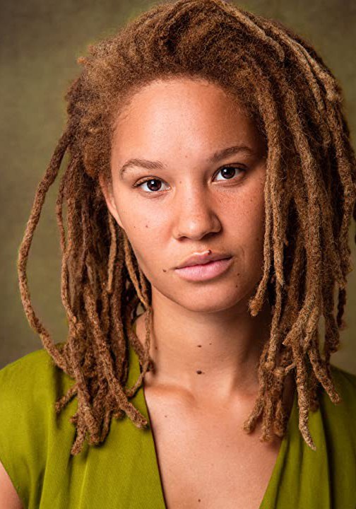 阿尤拉·斯马特 Ayoola Smart照片