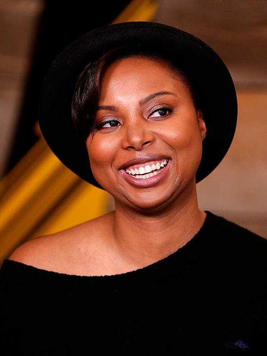 米沙·格林 Misha Green照片