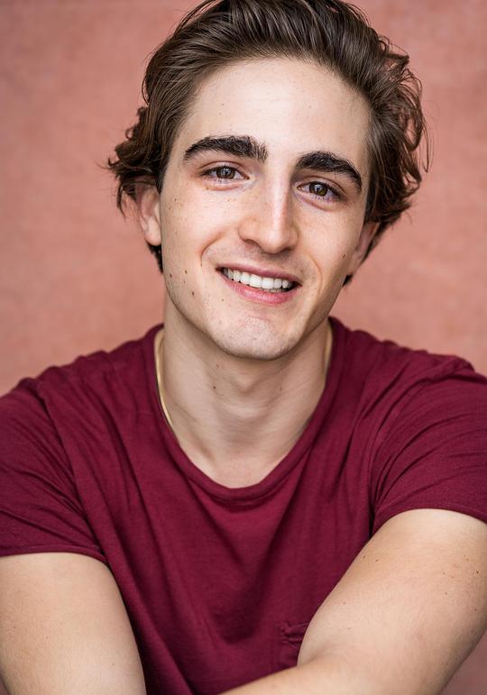 布兰登·巴西尔 Brandon Bassir照片