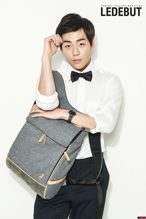 卢英学 Young-Hak No照片