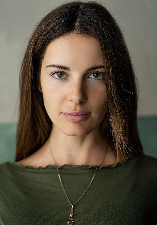 Abigail Sakari照片