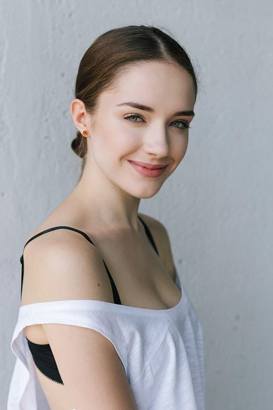 索尼娅·米特利卡 Sonia Mietielica照片