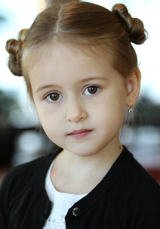 阿丽娜·布雷斯 Alina Brace照片