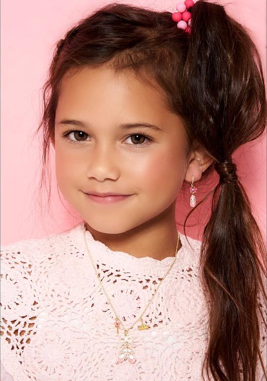 克里斯蒂安娜·蒙托亚 Christiana Montoya照片