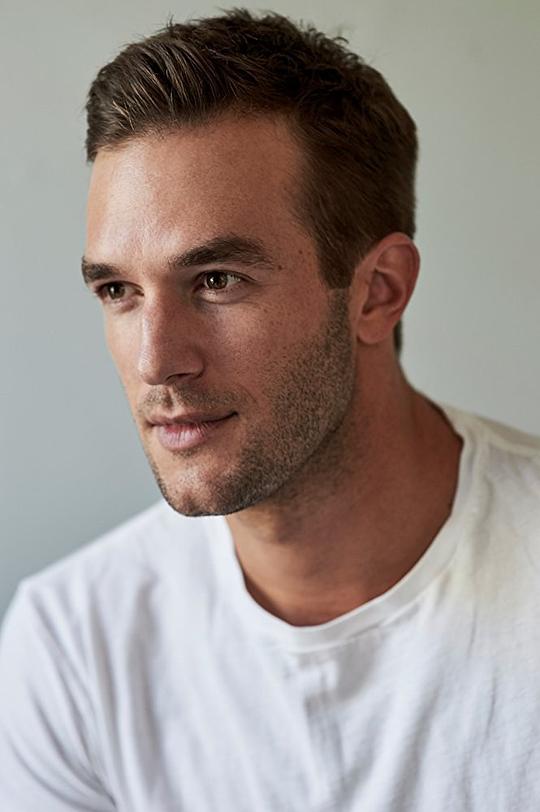 安迪·费儒 Andy Favreau照片