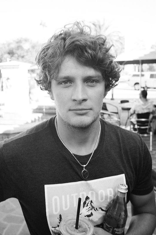 布瑞特·迪尔 Brett Dier照片