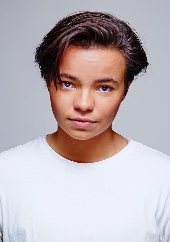 佐伊·特雷克斯 Zoe Terakes照片