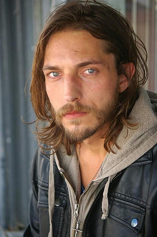 杰拉德·班肯斯 Jared Bankens照片