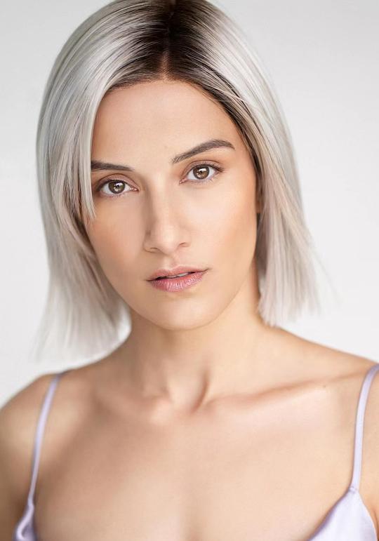 蜜特拉·苏里 Mitra Suri照片