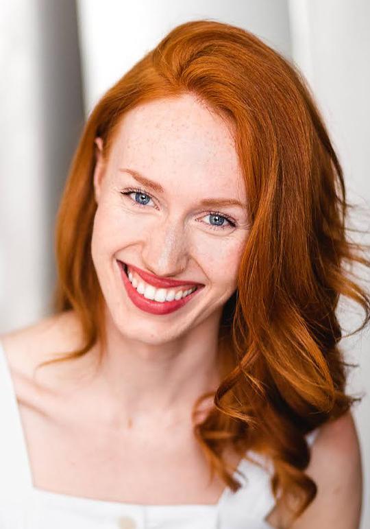 基拉·古洛安 Kira Guloien照片