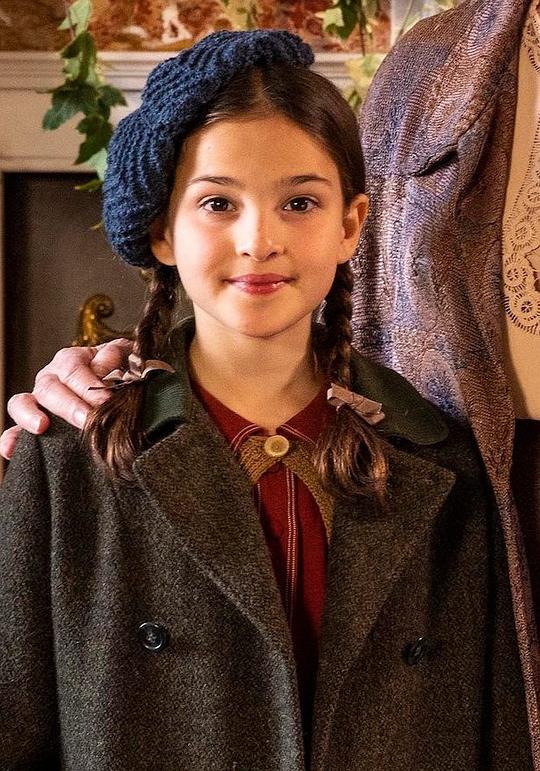 艾拉·伯恩斯坦 Ella Bernstein照片