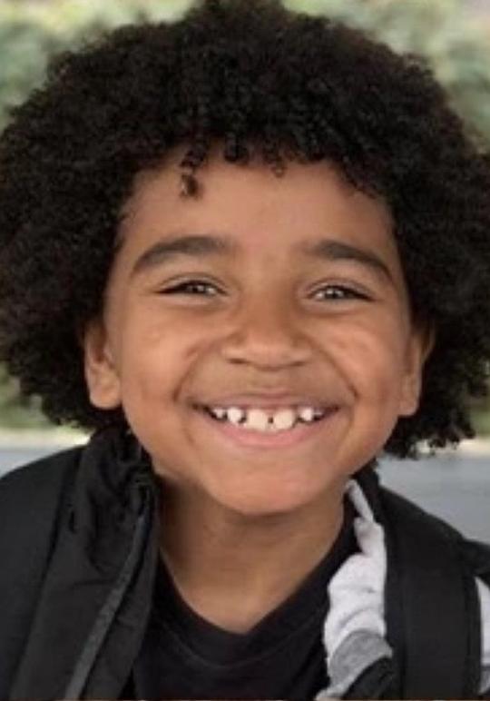 阿什顿·罗伯森 Ashton Robertson照片