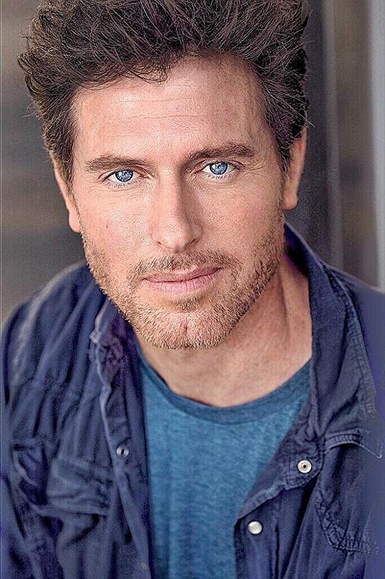 瑞安·阿罗索 Ryan Alosio照片