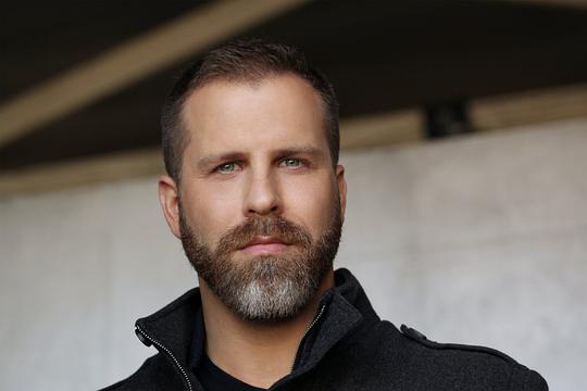 亚当·G·西蒙 Adam G. Simon照片