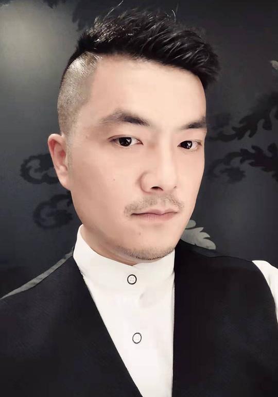 黄贤骏 Xianjun Huang照片