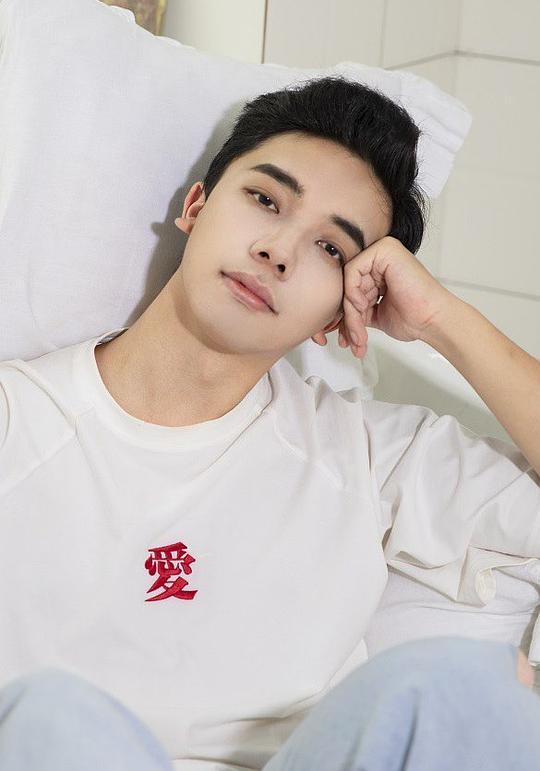 李卓霆 Zhuoting Li照片