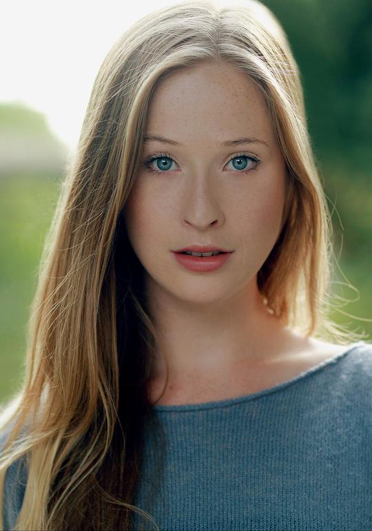 塞莱斯特·多德威尔 Celeste Dodwell照片