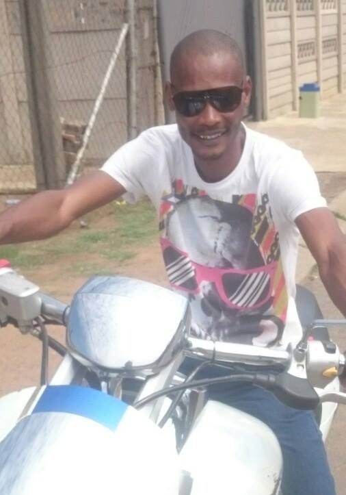 姆杜杜兹·马文贝拉 Mduduzi Mavimbela照片