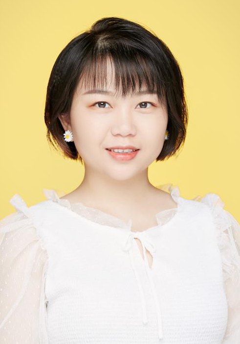 何春 Chun He照片