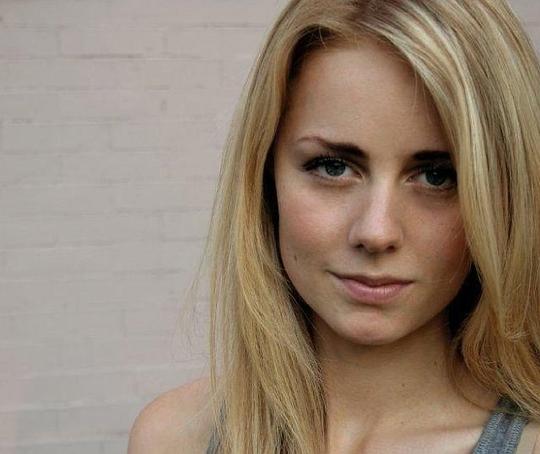 贾斯汀·卢佩 Justine Lupe照片