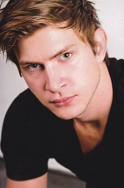 格雷斯顿·霍尔特 Greyston Holt照片