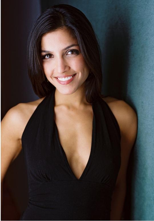 纳齐恩·康特拉科特 Nazneen Contractor照片