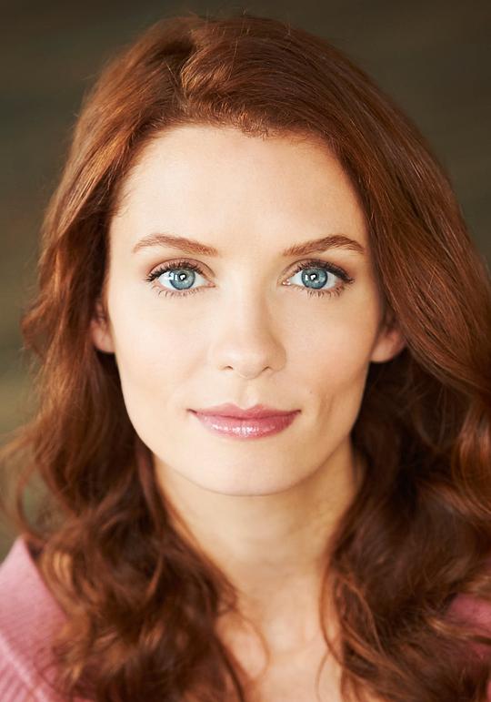 拉娜·珍·科洛斯特奇 Lara Jean Chorostecki照片