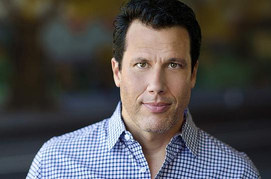 乔纳森·贝莱 Jonathan Bray照片