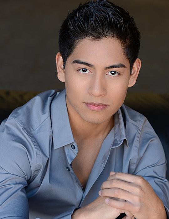 阿德里安·法维拉 Adrian Favela照片