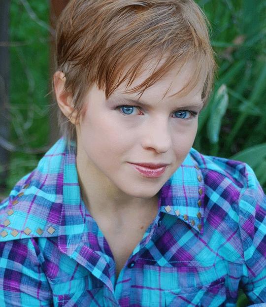 艾米丽·布罗斯特 Emily Brobst照片