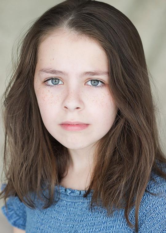 内萨·埃里克森 Nessa Eriksson照片