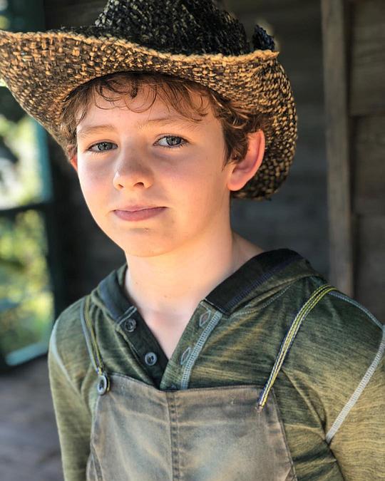 芬恩·利特 Finn Little照片