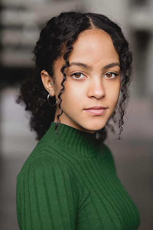 卢·洛贝尔 Lou Llobell照片