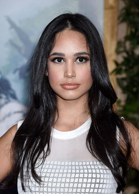 艾米莉·托斯塔 Emily Tosta照片