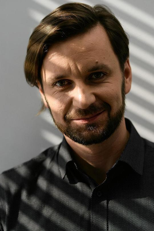 彼得亚雷·多玛列夫斯基 Piotr Domalewski照片